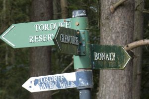 Bonaly-main-path-signs Bonaly-main-path-signs